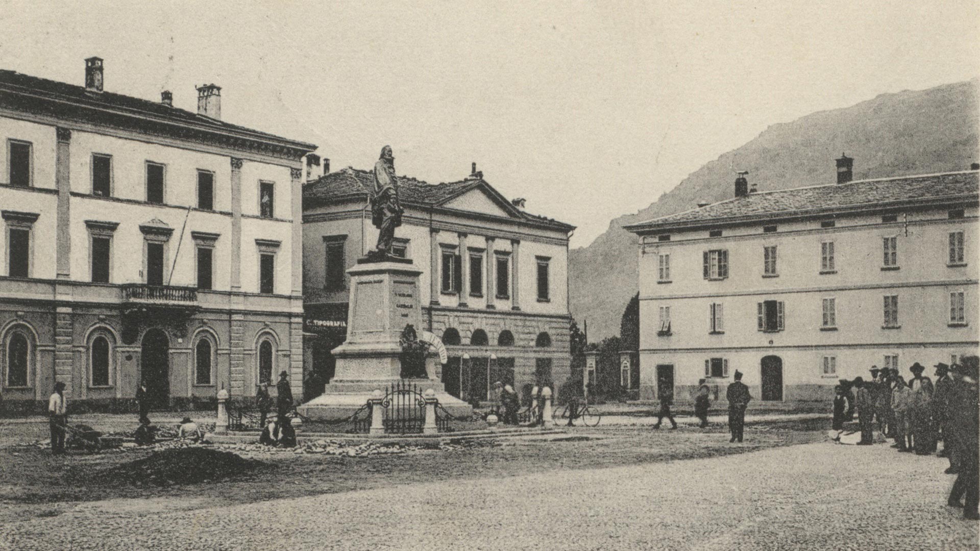 Piazza Vittorio Emanuele (ora Piazza Garibaldi) anno 1911