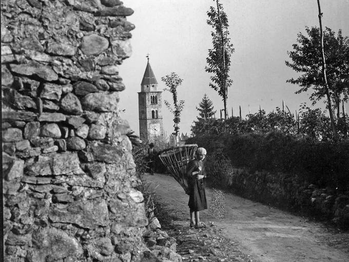 Veduta del campanile dalla chiesa di San Giorgio, Montagna in Valtellina