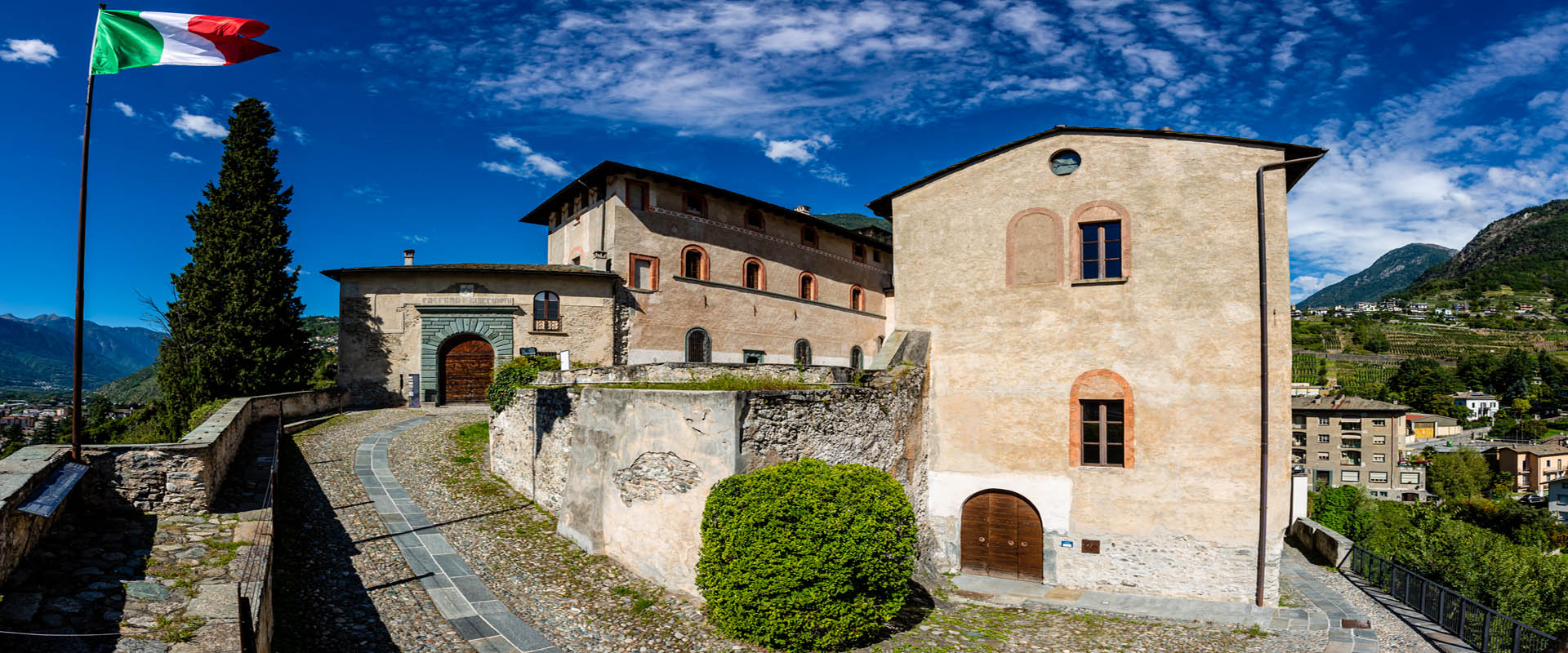 https://www.in-lombardia.it/it/turismo-in-lombardia/sondrio-turismo/castelli-sondrio/castel-masegra