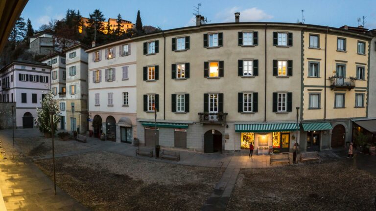 Piazza Cavour