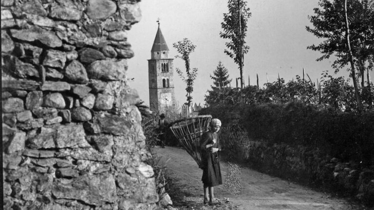 Veduta del campanile dalla chiesa di San Giorgio, Montagna in Valtellina